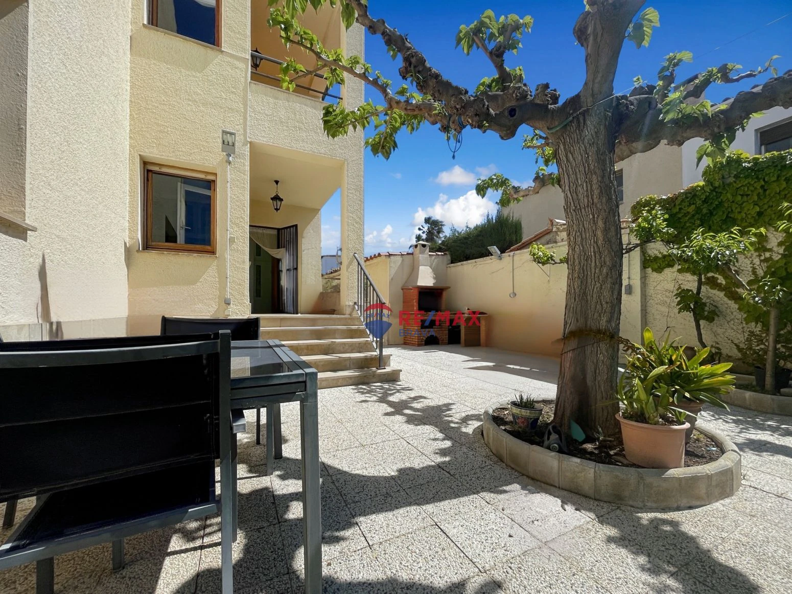 Villa de 4 habitaciones, ubicada en urbanización tranquila