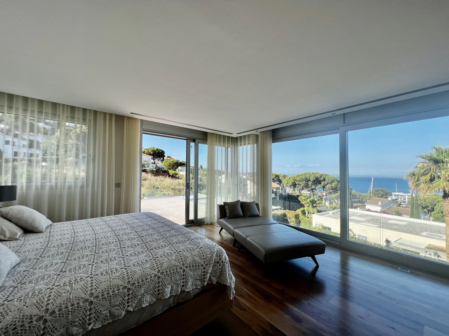 Villa de Lujo con Vistas Espectaculares al Puerto de Roses |