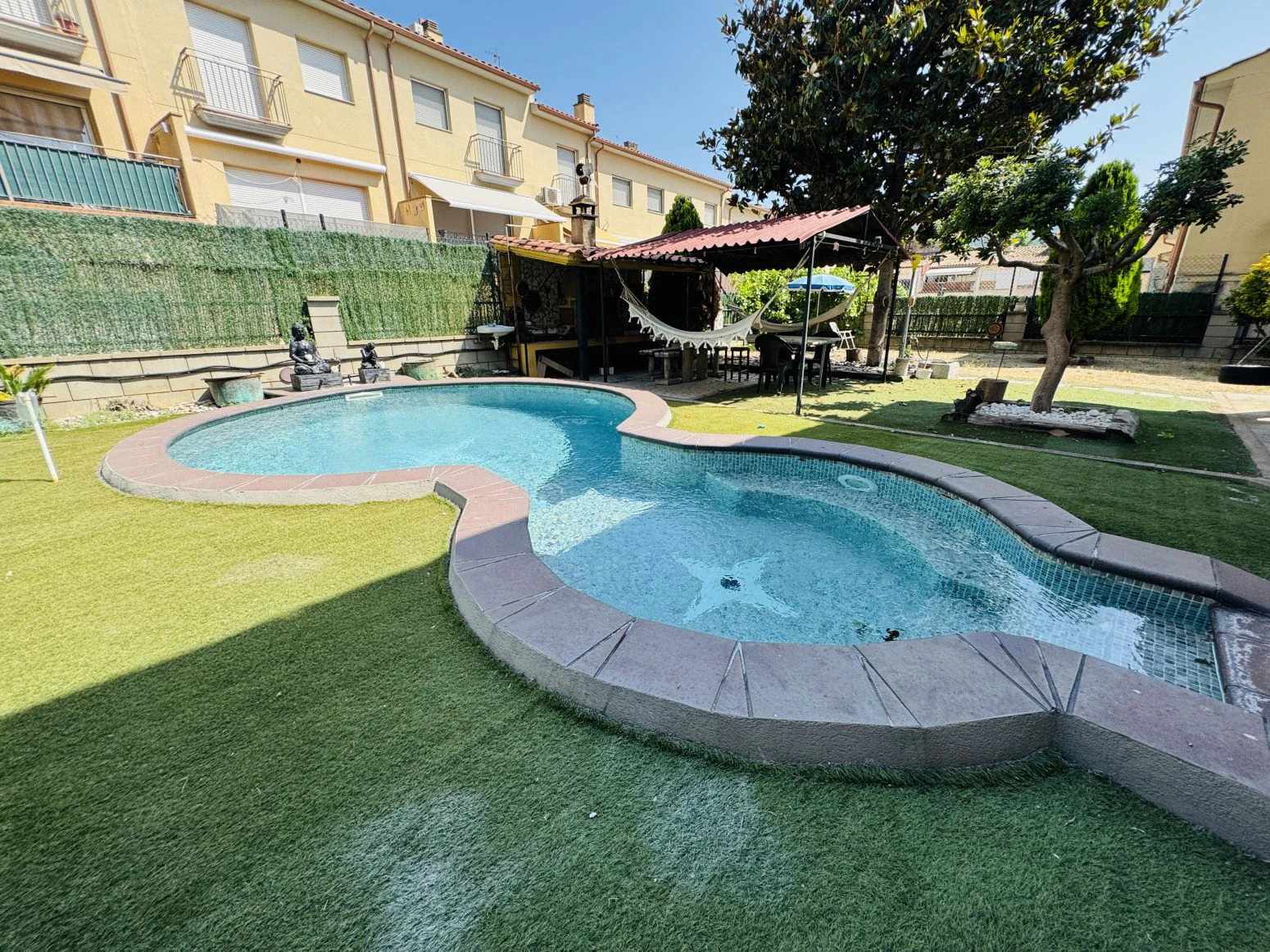 Casa pareada en venta en Amer ( Girona) ? Amplia, con jardí