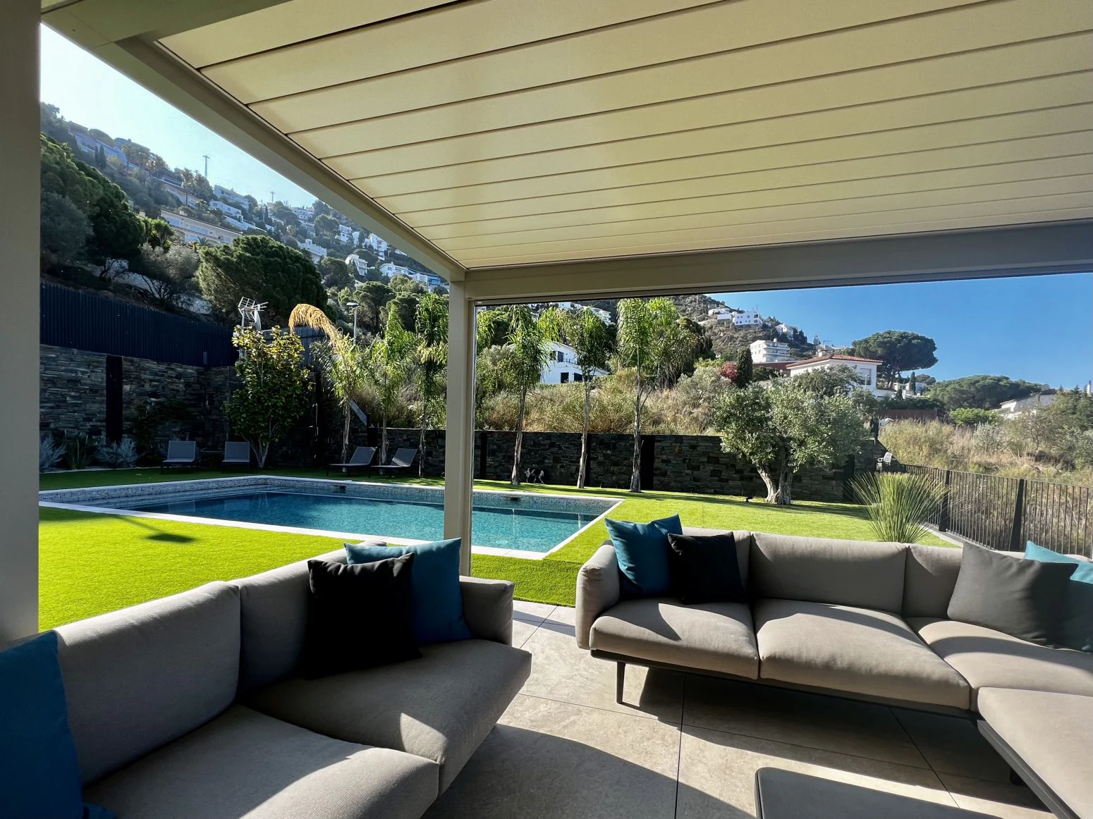 Villa de Lujo con Vistas Espectaculares al Puerto de Roses |
