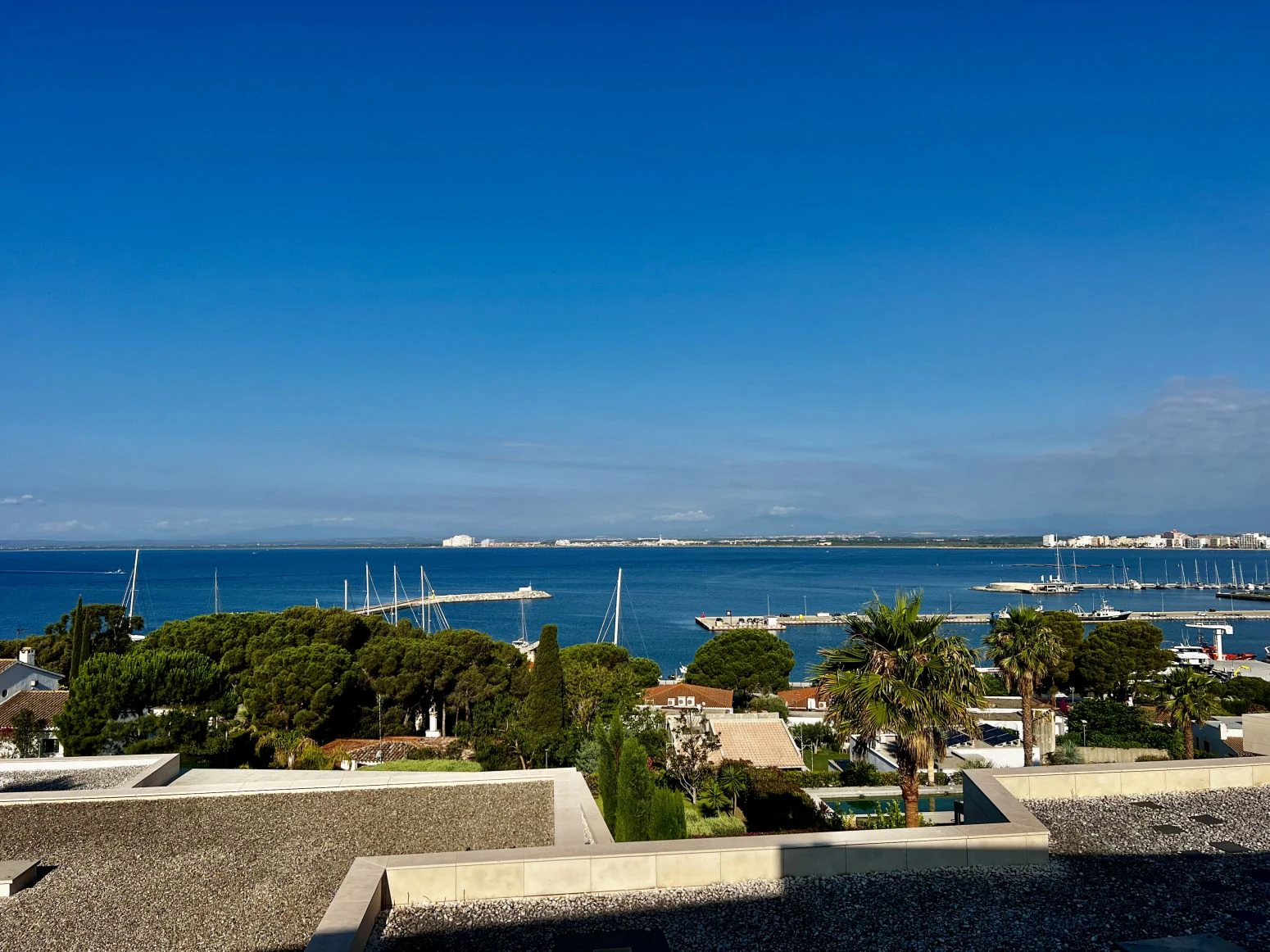 Villa de Lujo con Vistas Espectaculares al Puerto de Roses |