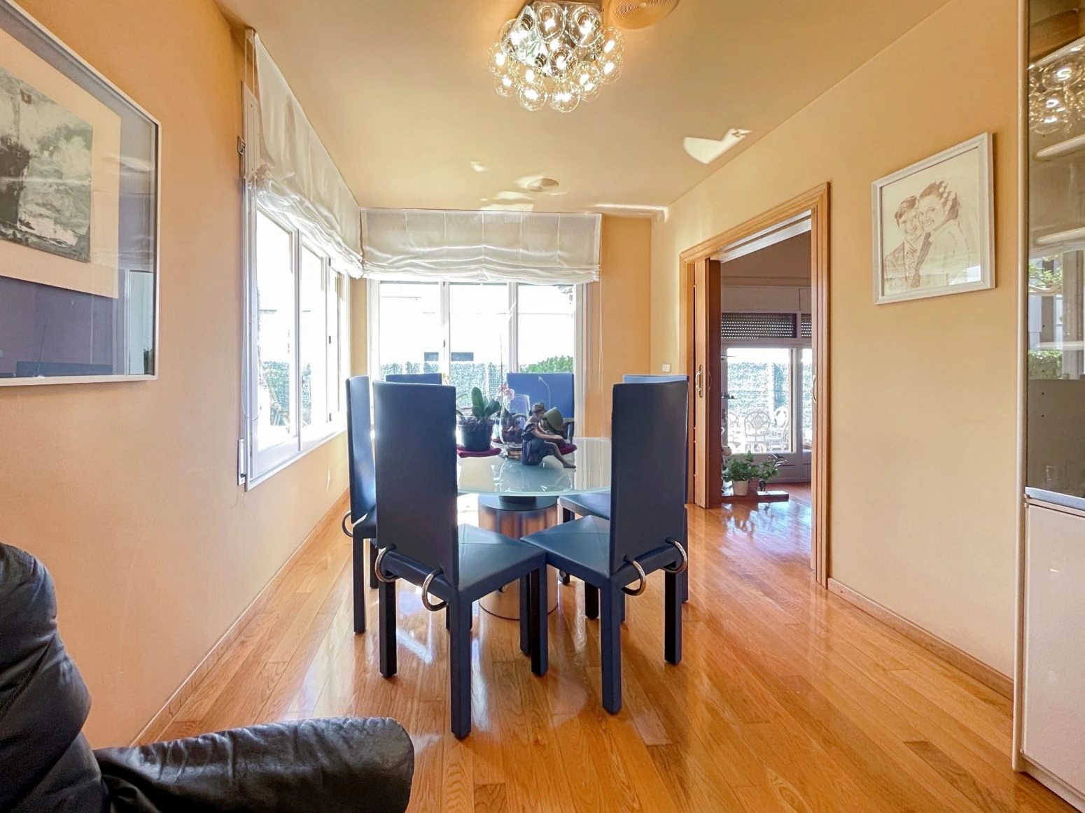 Villa de 4 habitaciones, ubicada en urbanización tranquila