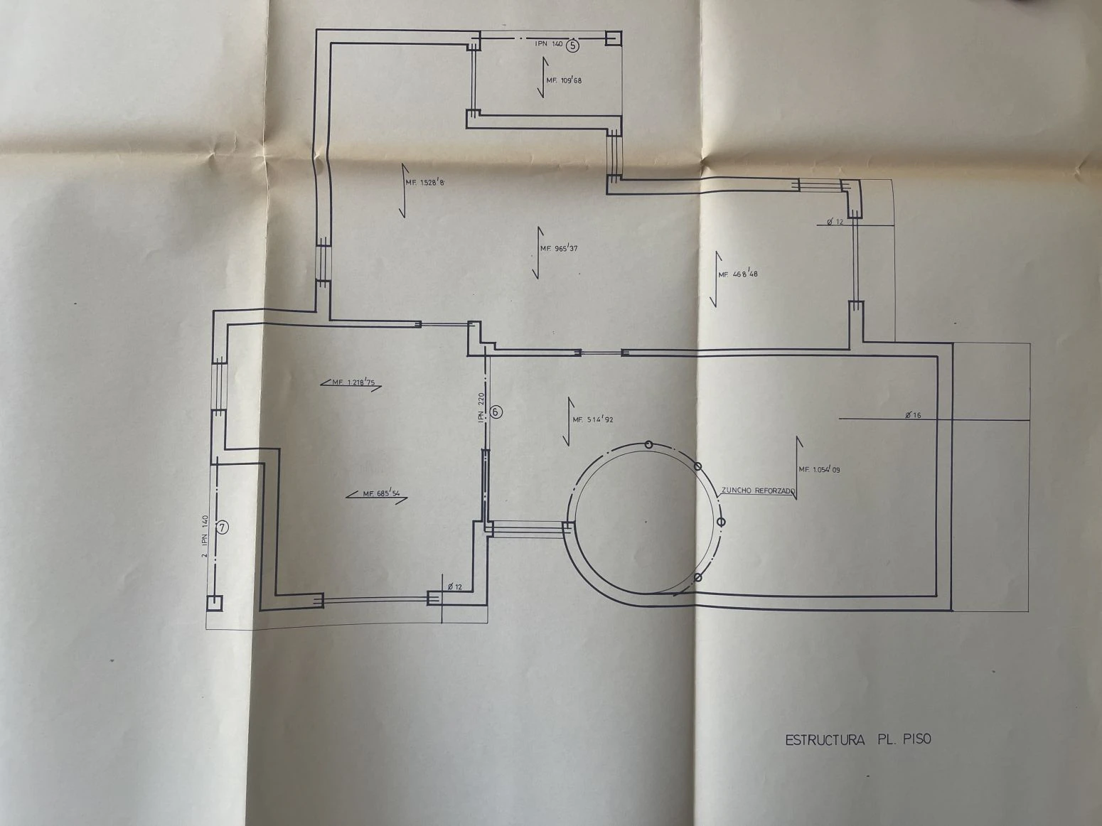 Villa de 4 habitaciones, ubicada en urbanización tranquila