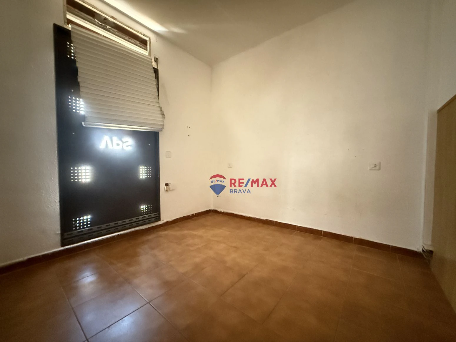Casa adosada de 2 plantas en Empuriabrava, para reformar