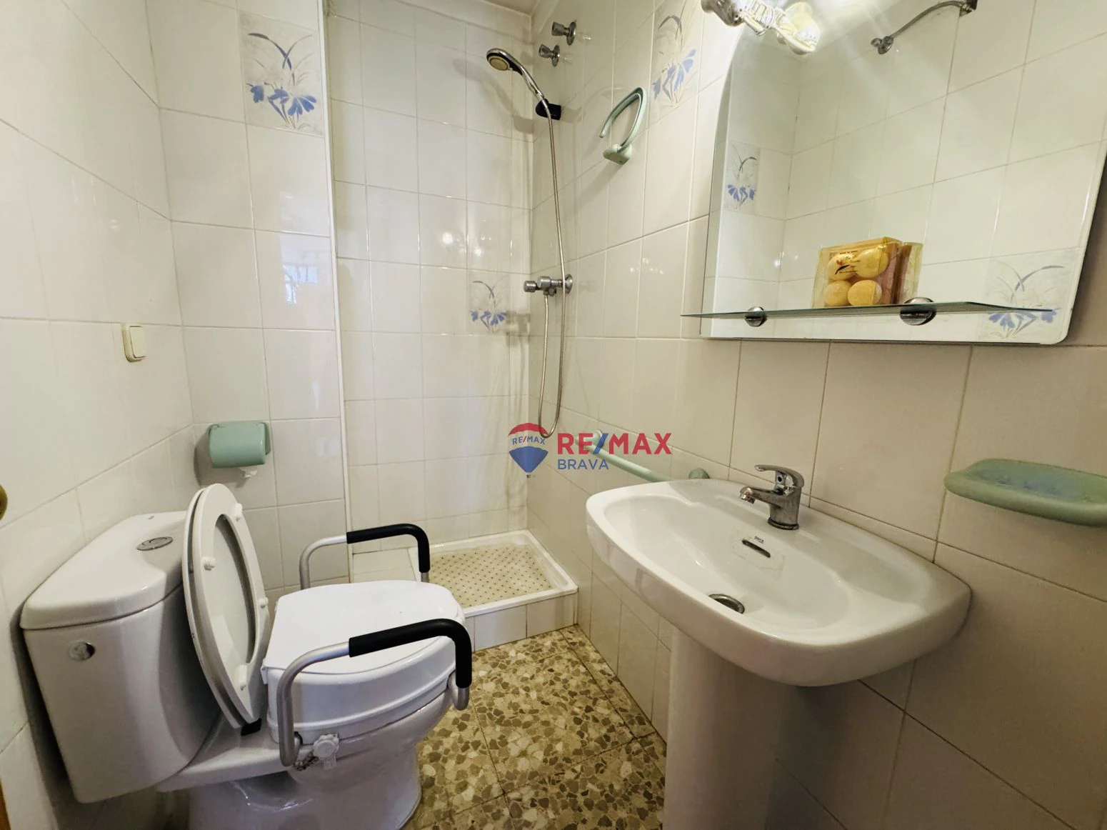 Casa pareada en venta en Amer ( Girona) ? Amplia, con jardí