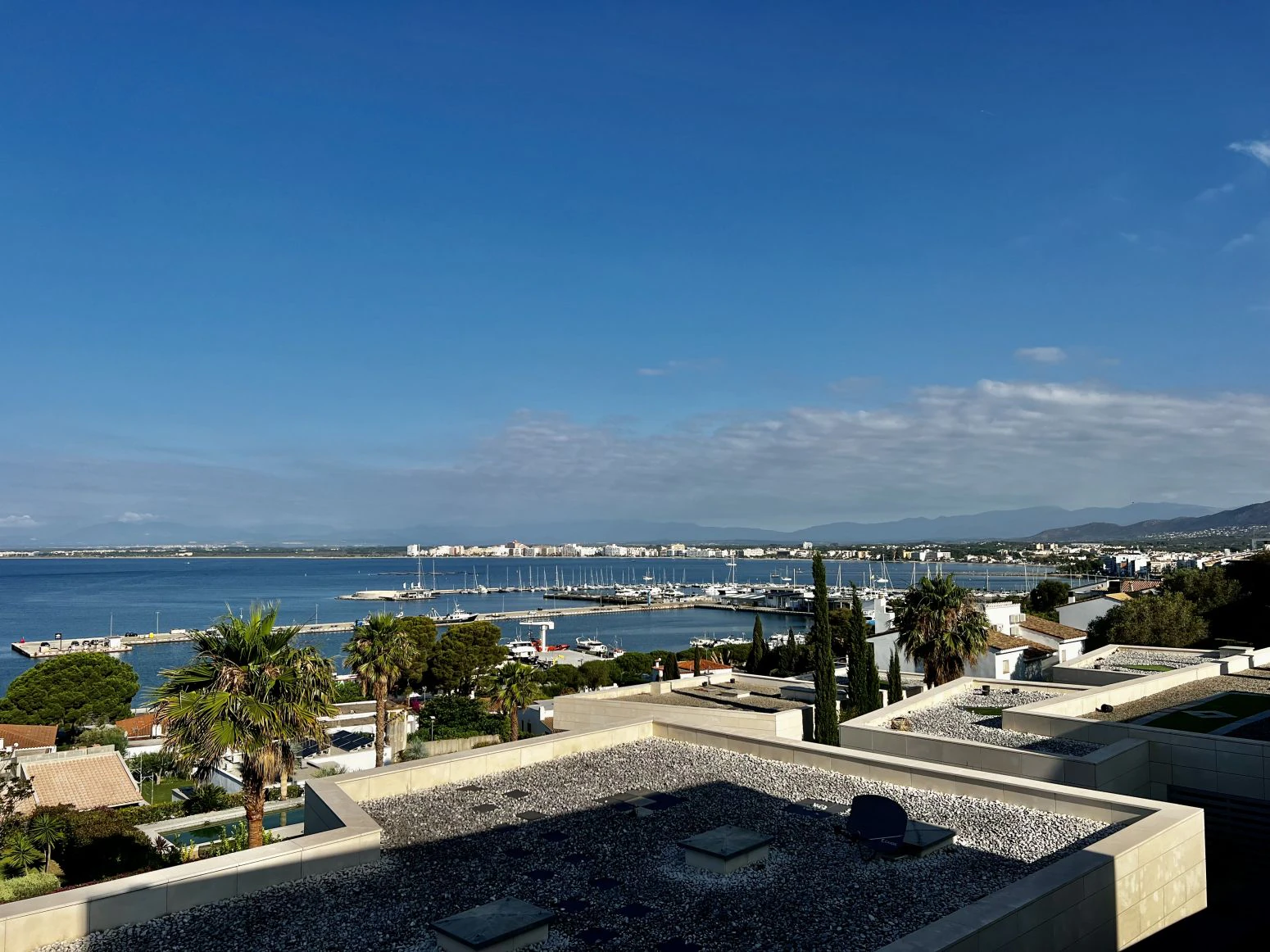 Villa de Lujo con Vistas Espectaculares al Puerto de Roses |