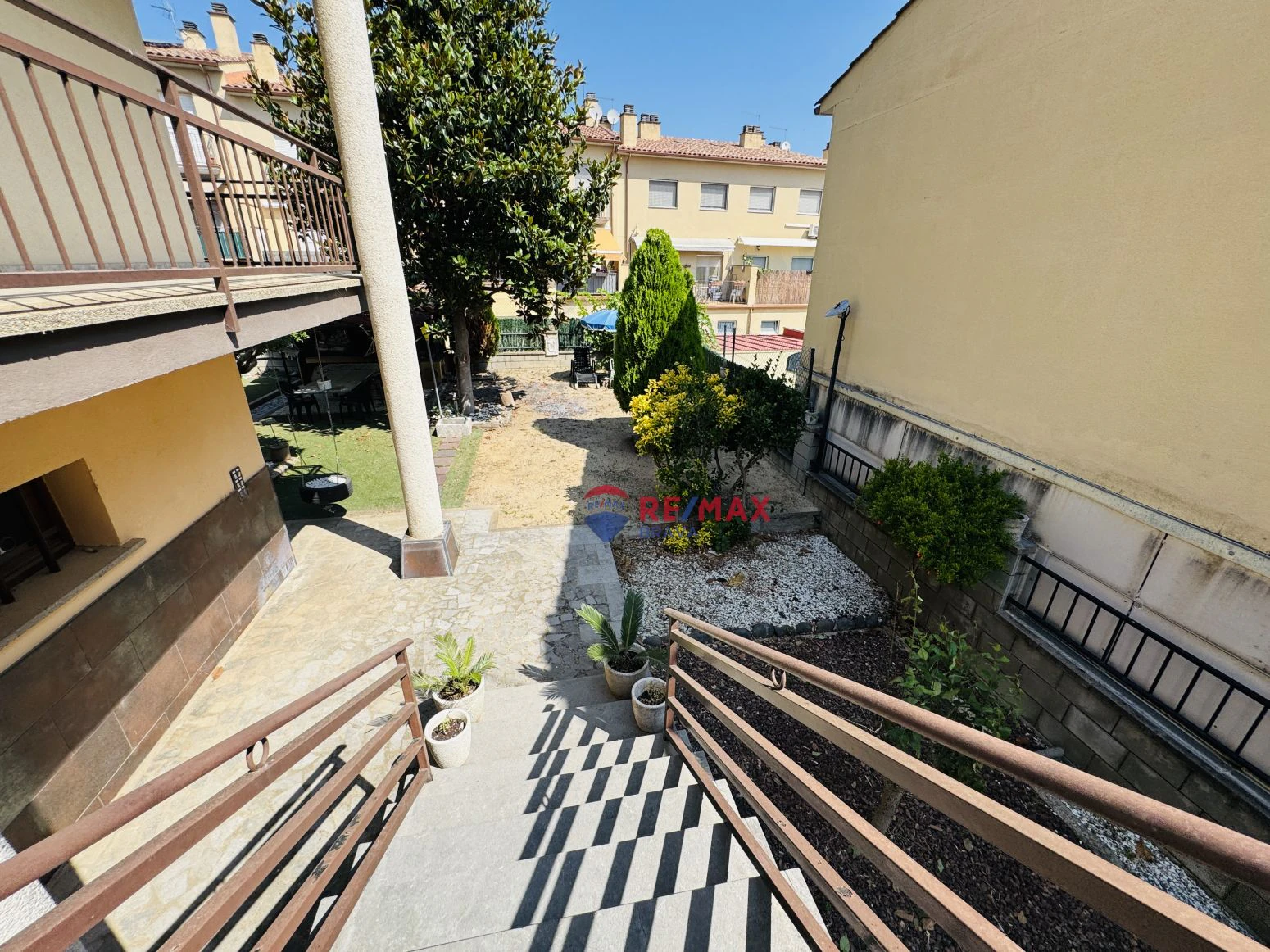Casa pareada en venta en Amer ( Girona) ? Amplia, con jardí
