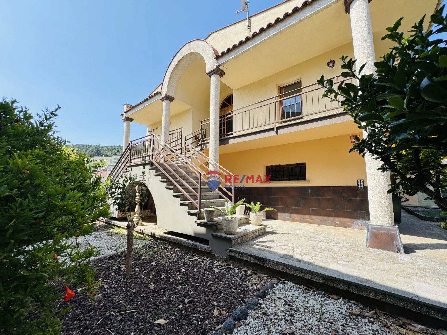 Casa pareada en venta en Amer ( Girona) ? Amplia, con jardí