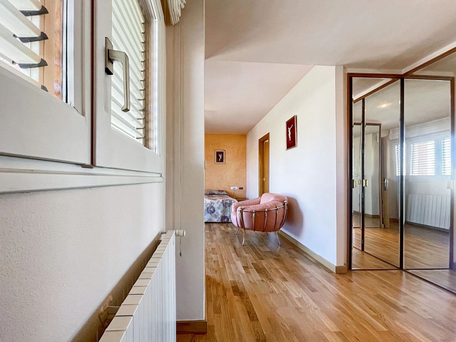 Villa de 4 habitaciones, ubicada en urbanización tranquila