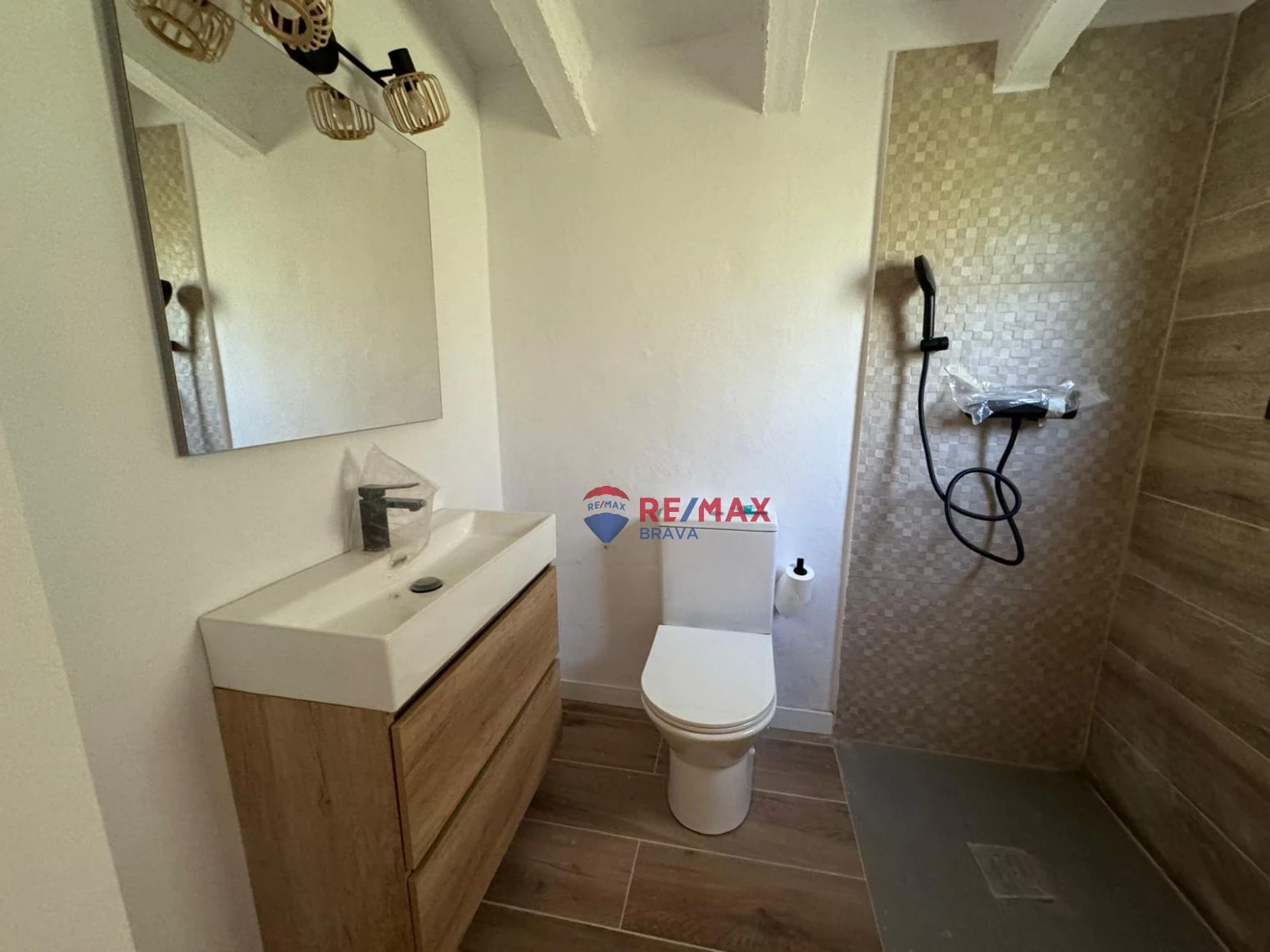Finca en venta a Llora en Girona , en el pueblo de Sant Mart