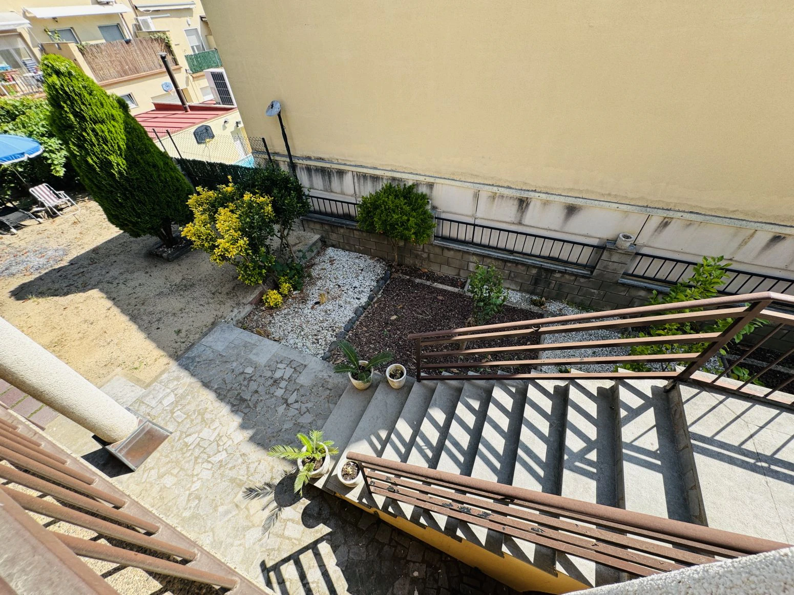 Casa pareada en venta en Amer ( Girona) ? Amplia, con jardí