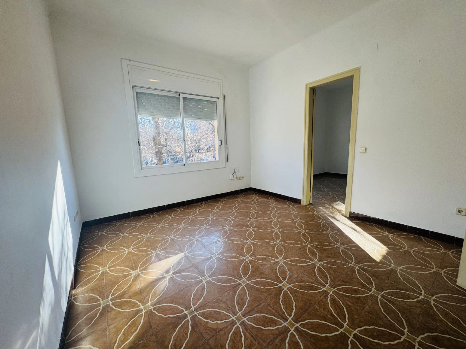 Casa con dos viviendas y taller mecánico en Salt, Girona