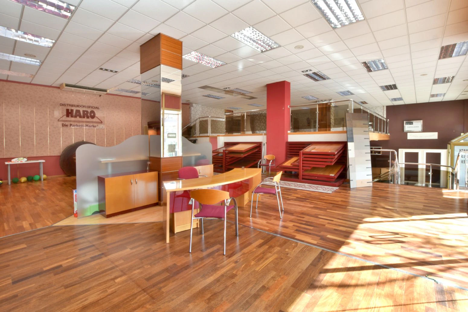 Local en Sant Feliu de Llobregat, Mas Lluhí, Barcelona