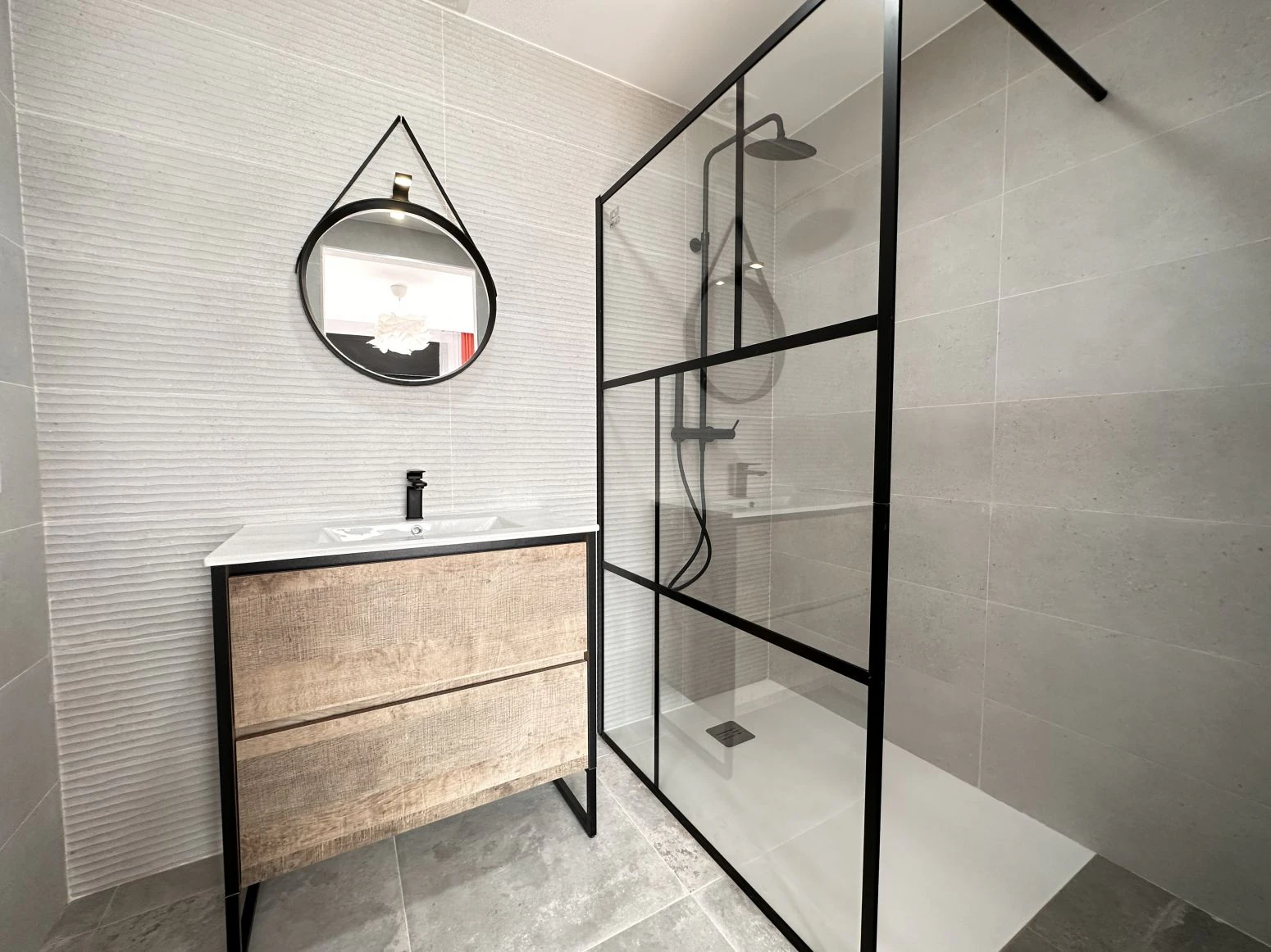 Bonita casa con piscina de obra nueva en sector Mestral de E