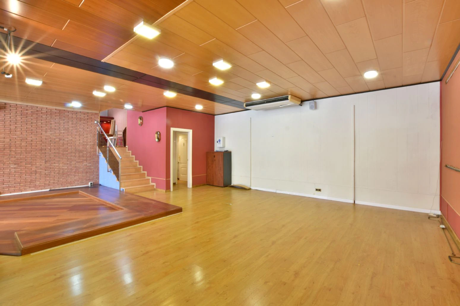 Local en Sant Feliu de Llobregat, Mas Lluhí, Barcelona