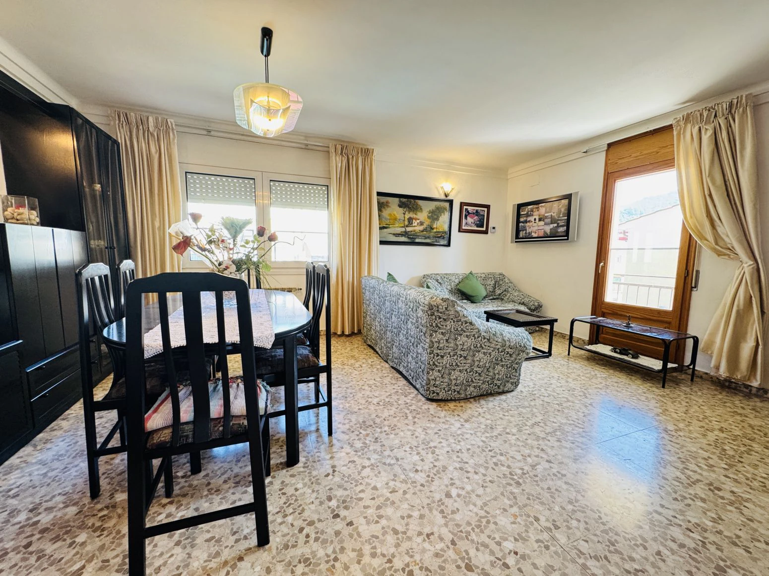 Casa pareada en venta en Amer ( Girona) ? Amplia, con jardí