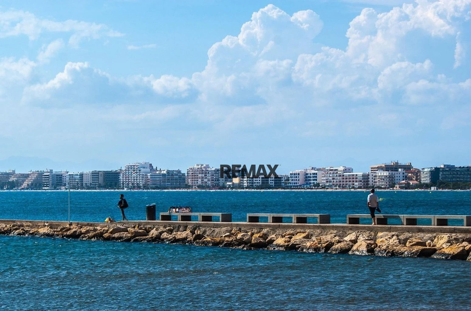 Apartamento con vistas a solo 200 metros de la playa, en el
