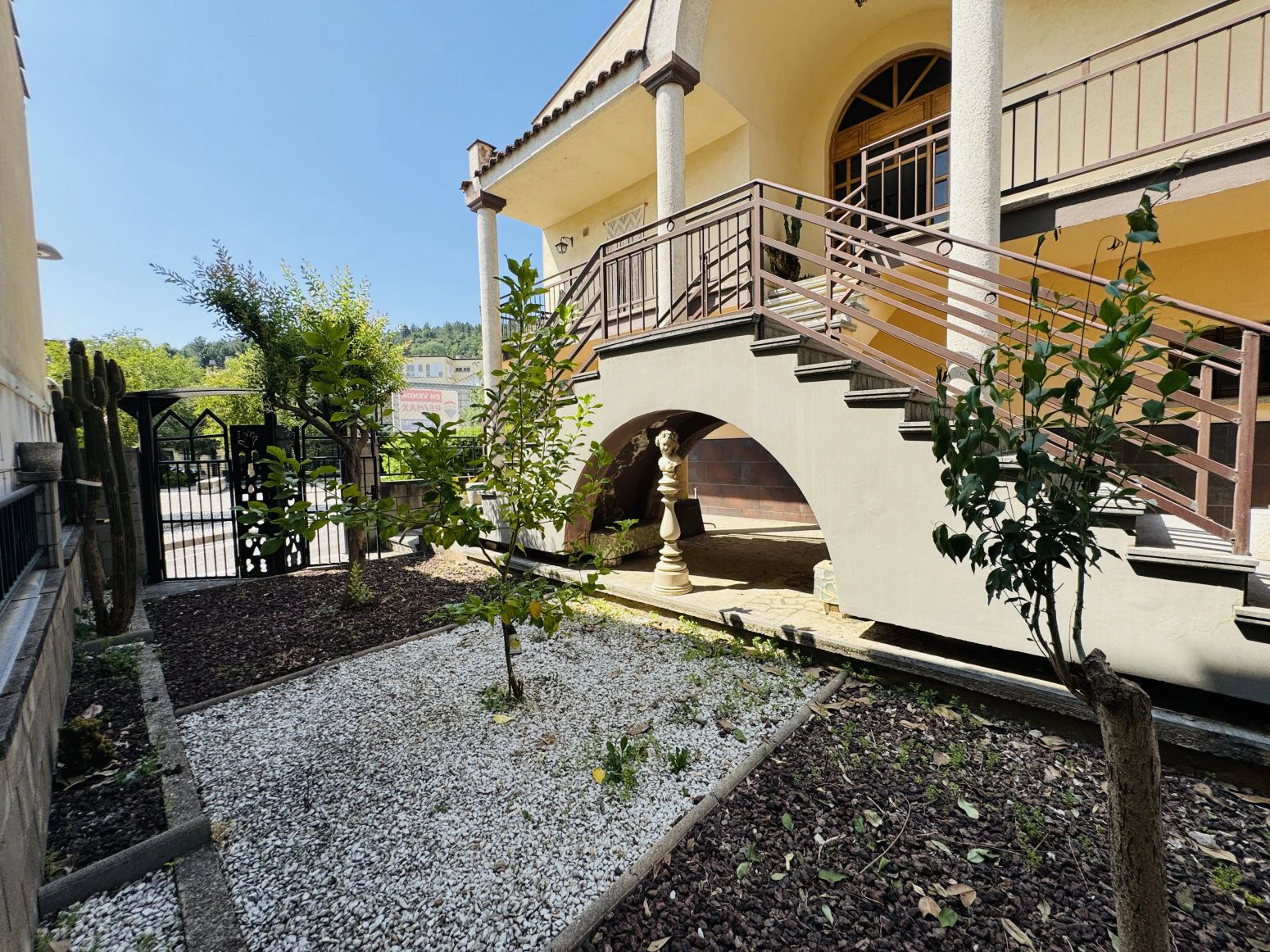 Casa pareada en venta en Amer ( Girona) ? Amplia, con jardí