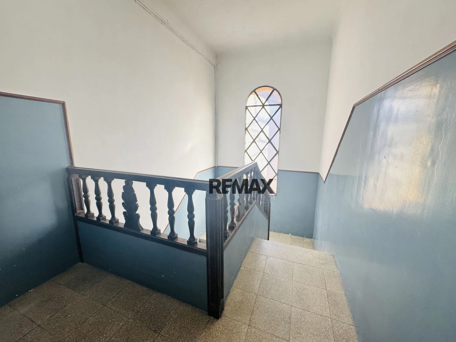 Casa con dos viviendas y taller mecánico en Salt, Girona