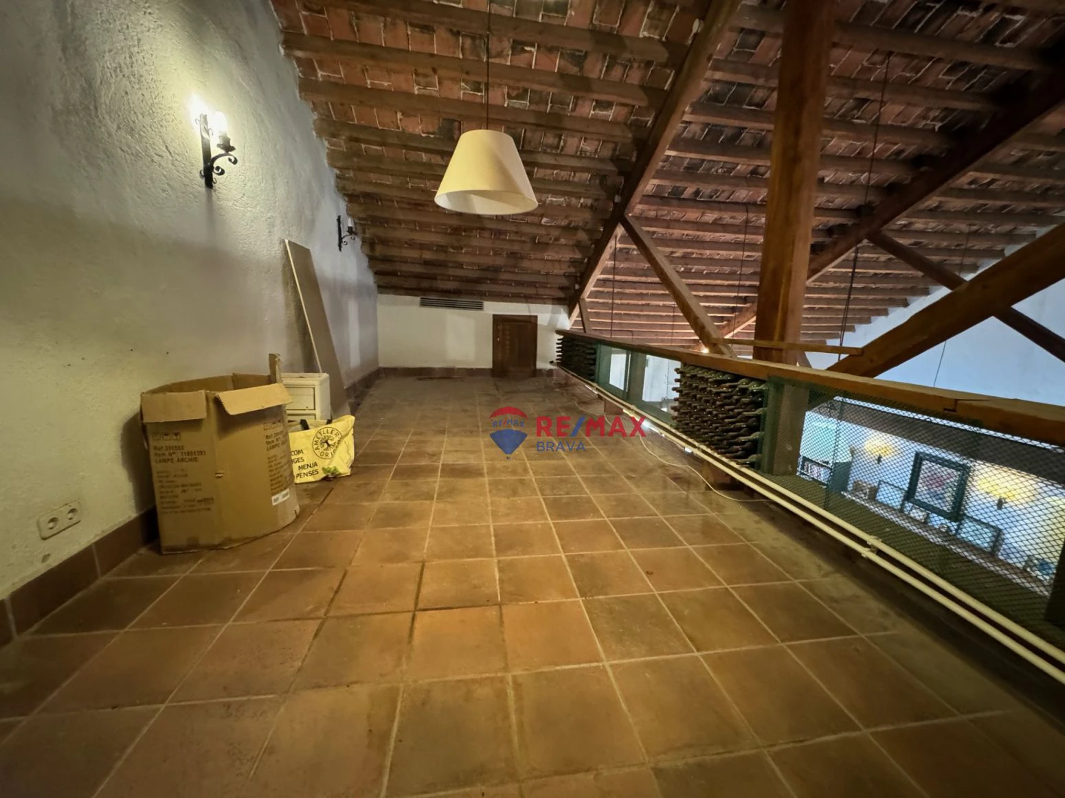 Inversionistas, Tarragona. Restaurant, vivienda, Bodega de