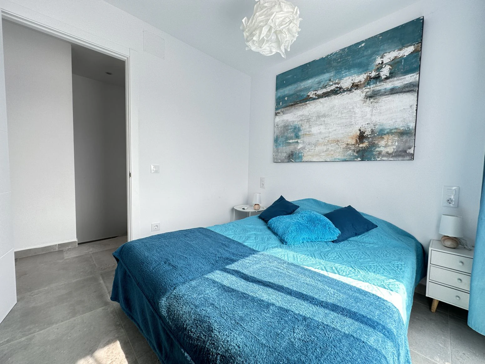 Bonita casa con piscina de obra nueva en sector Mestral de E
