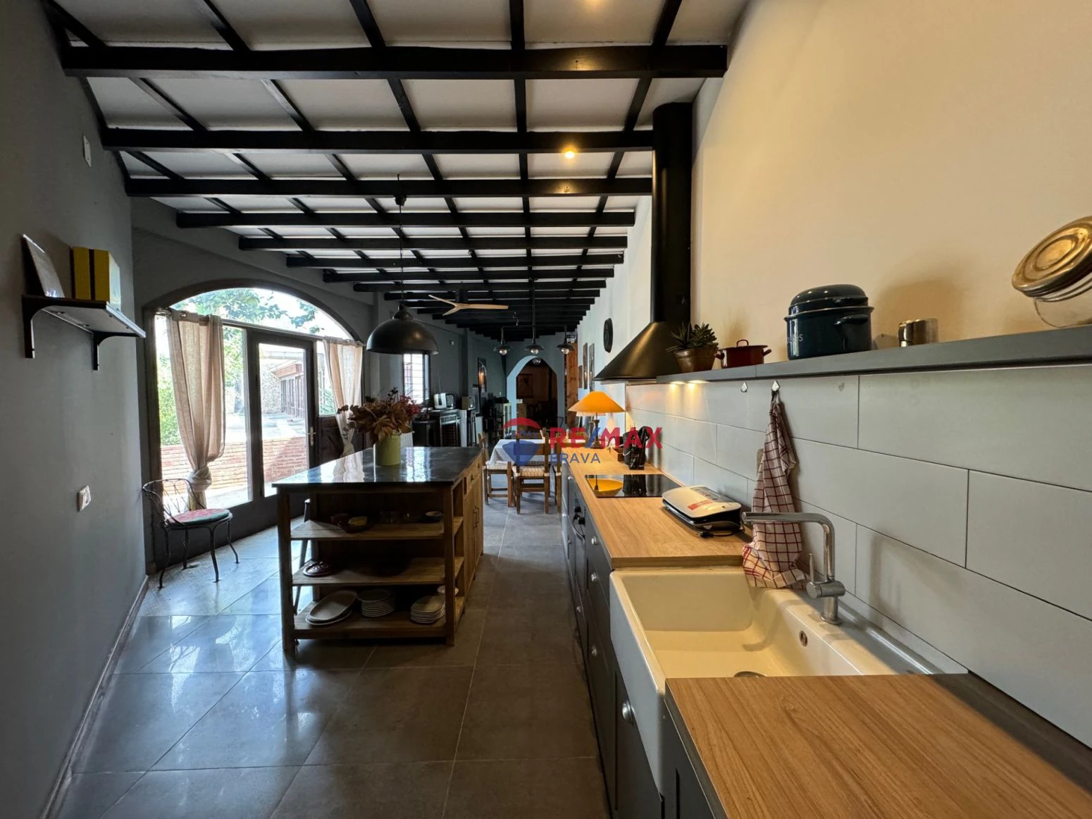 Inversionistas, Tarragona. Restaurant, vivienda, Bodega de