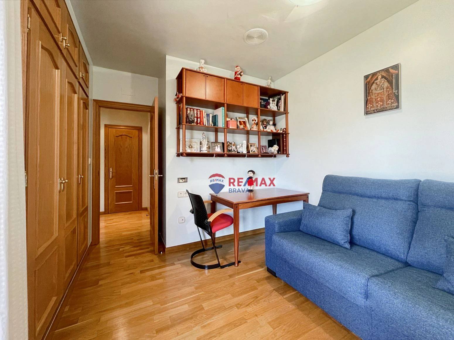 Villa de 4 habitaciones, ubicada en urbanización tranquila