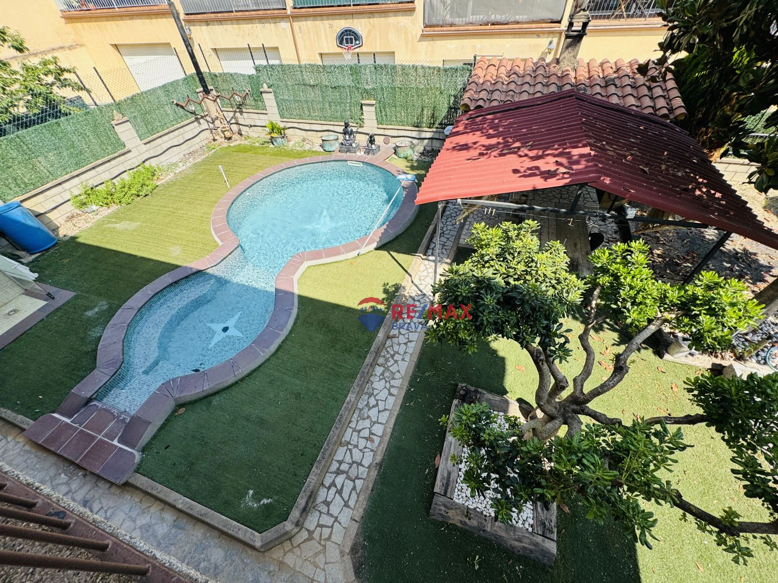 Casa pareada en venta en Amer ( Girona) ? Amplia, con jardí