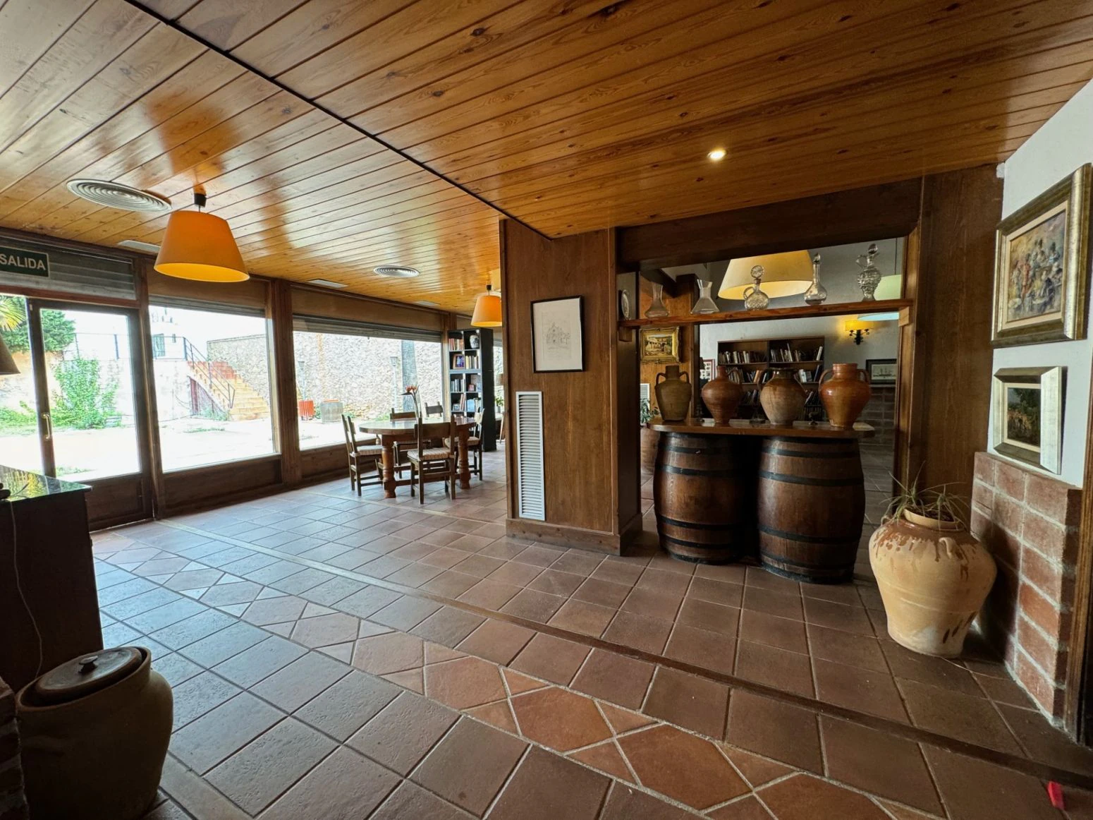 Inversionistas, Tarragona. Restaurant, vivienda, Bodega de