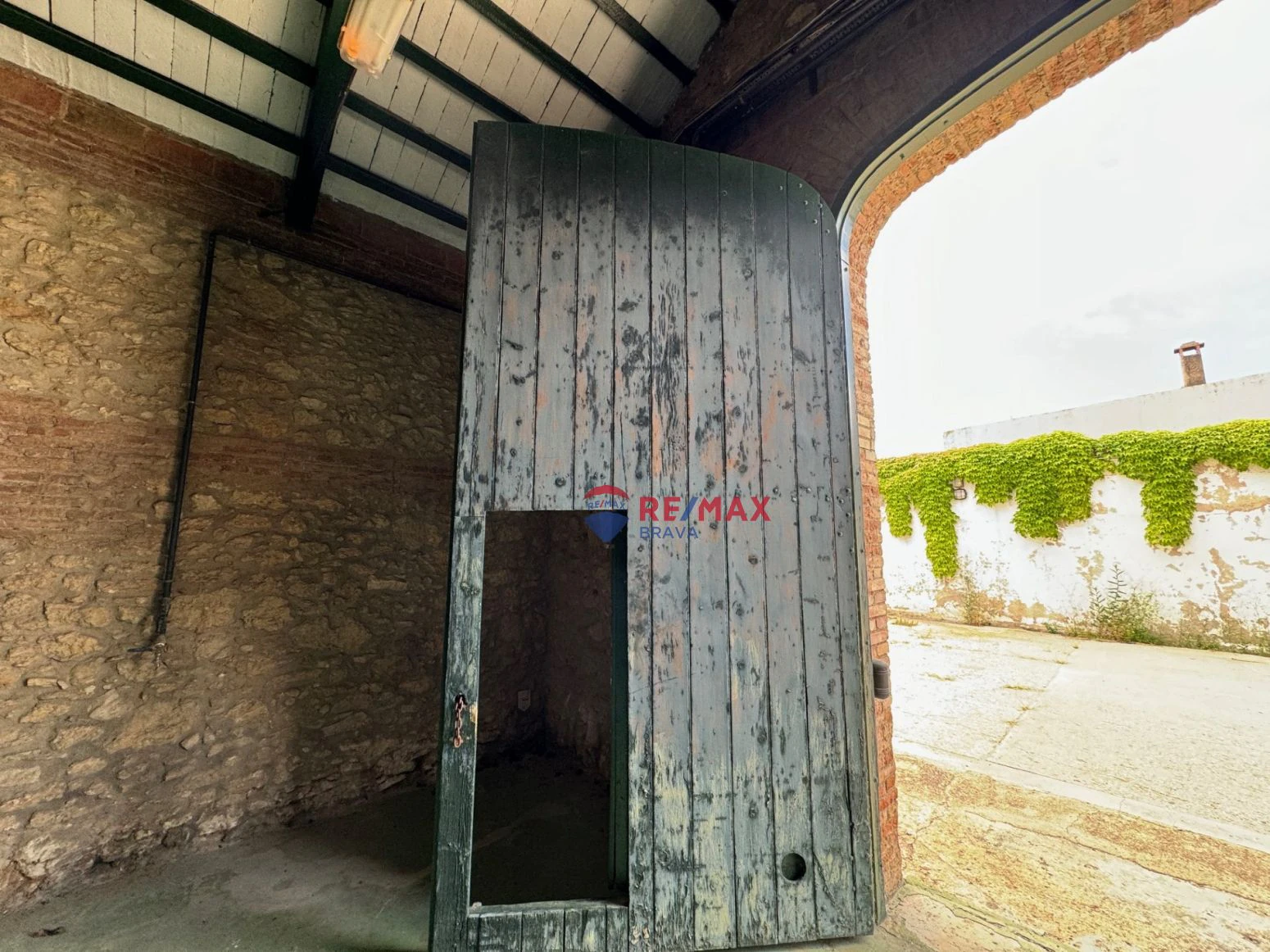Inversionistas, Tarragona. Restaurant, vivienda, Bodega de