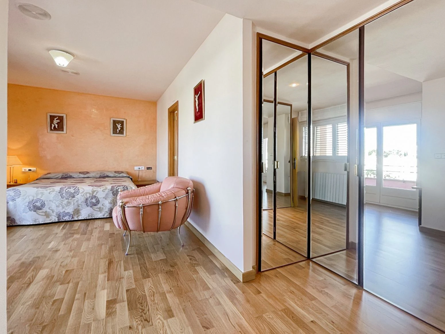 Villa de 4 habitaciones, ubicada en urbanización tranquila