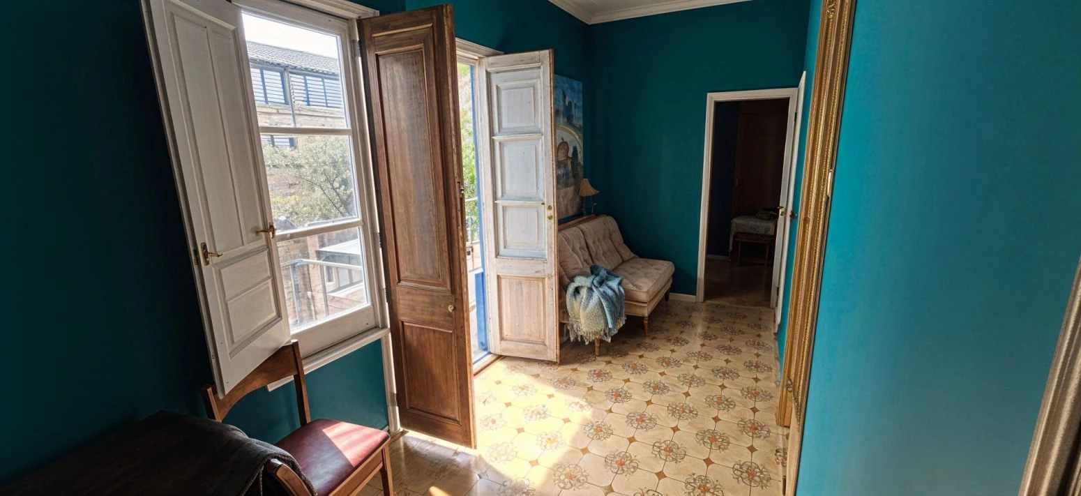 Casa con Gran Potencial en el Corazón de Olot
