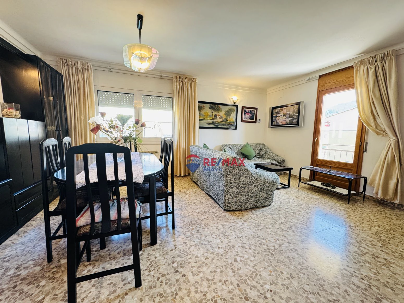 Casa pareada en venta en Amer ( Girona) ? Amplia, con jardí