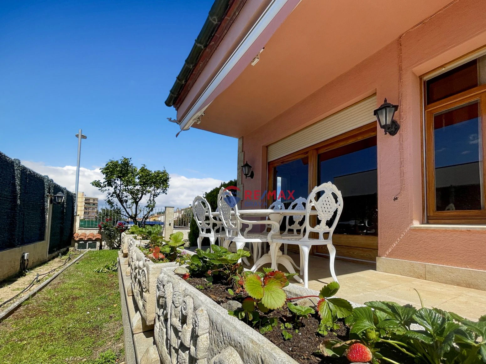 Villa de 4 habitaciones, ubicada en urbanización tranquila