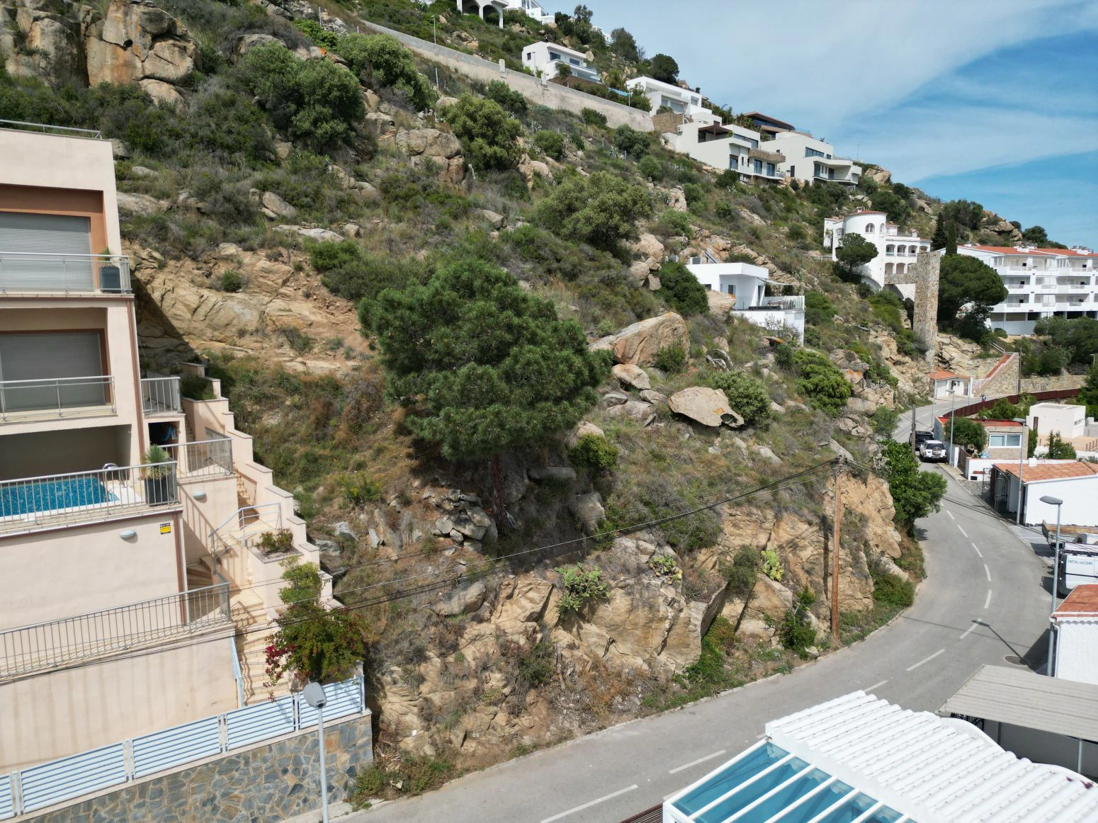 Terreno de 660m2 con vistas a la bahía de Roses