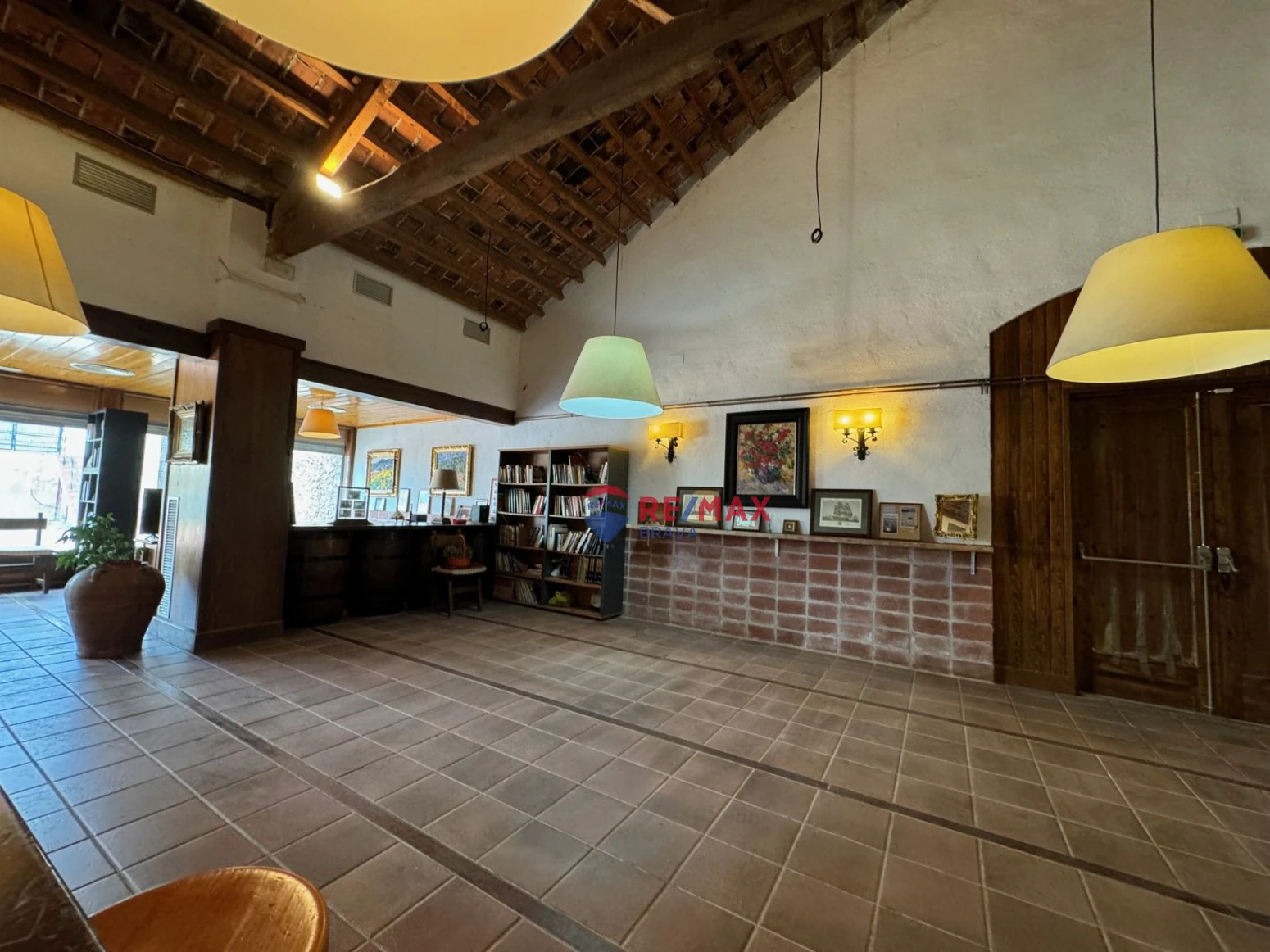 Inversionistas, Tarragona. Restaurant, vivienda, Bodega de