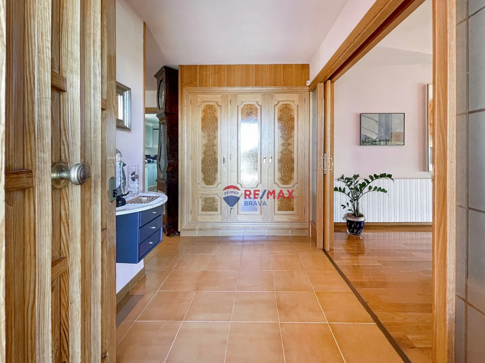 Villa de 4 habitaciones, ubicada en urbanización tranquila