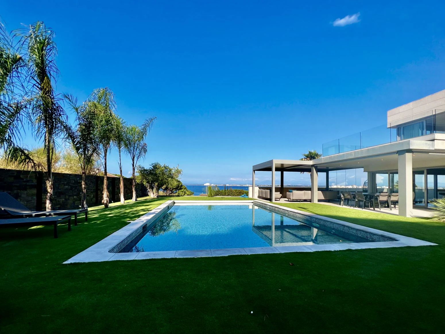 Villa de Lujo con Vistas Espectaculares al Puerto de Roses |
