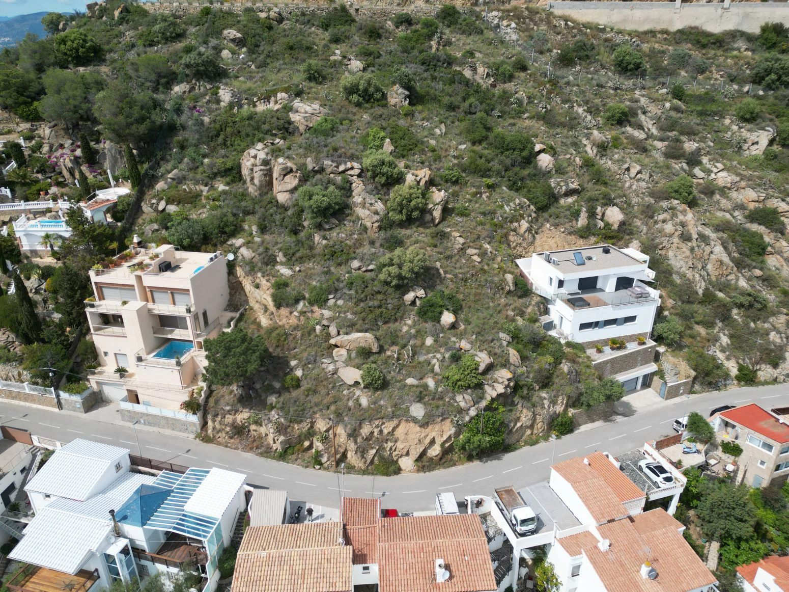 Terreno de 660m2 con vistas a la bahía de Roses
