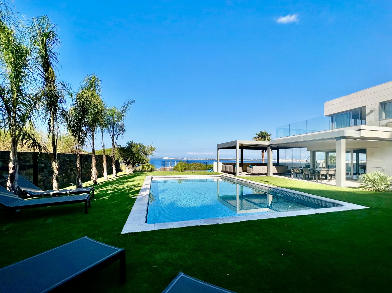 Villa de Lujo con Vistas Espectaculares al Puerto de Roses |