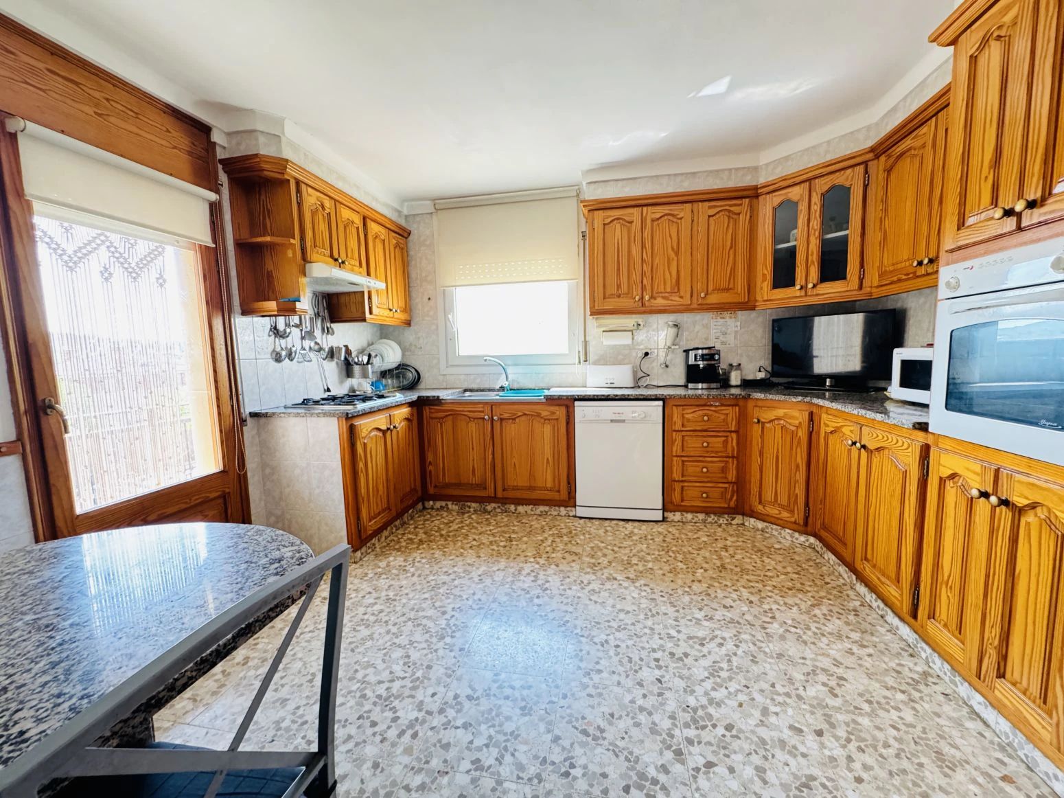 Casa pareada en venta en Amer ( Girona) ? Amplia, con jardí