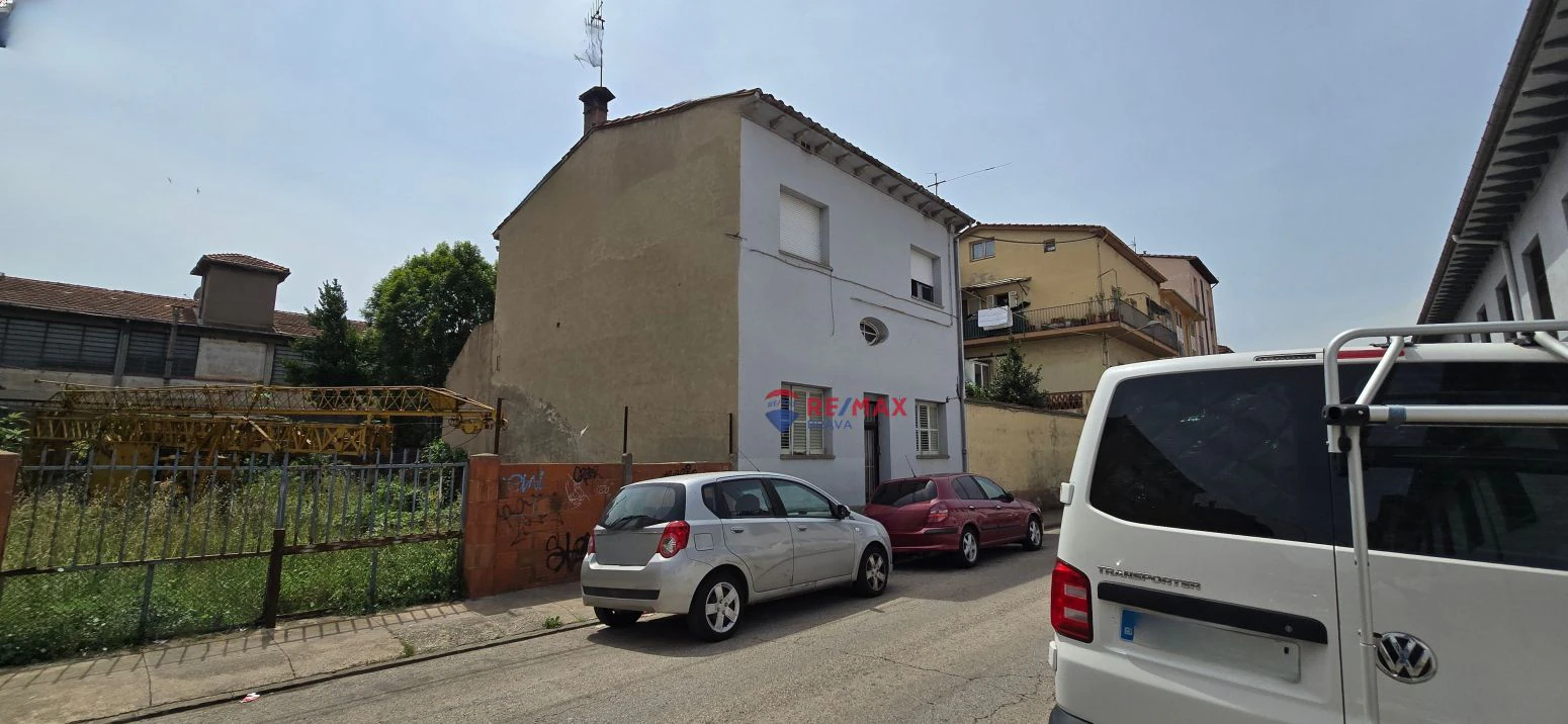 Casa con Gran Potencial en el Corazón de Olot