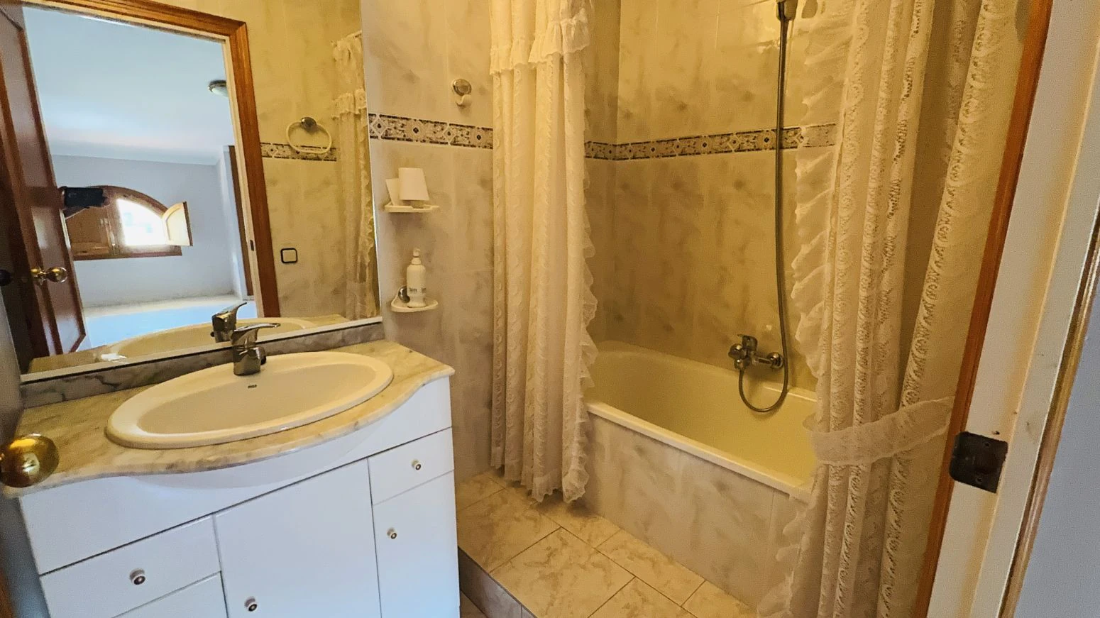 Casa pareada en venta en Amer ( Girona) ? Amplia, con jardí