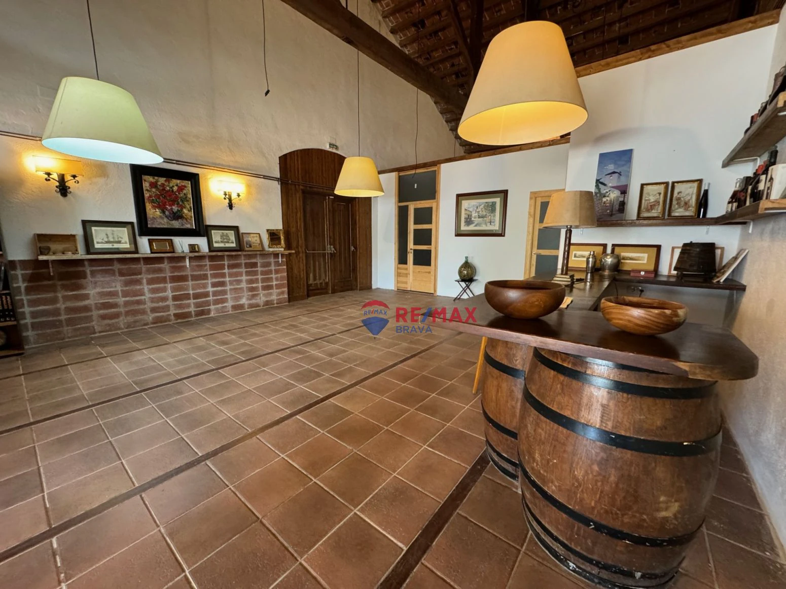 Inversionistas, Tarragona. Restaurant, vivienda, Bodega de