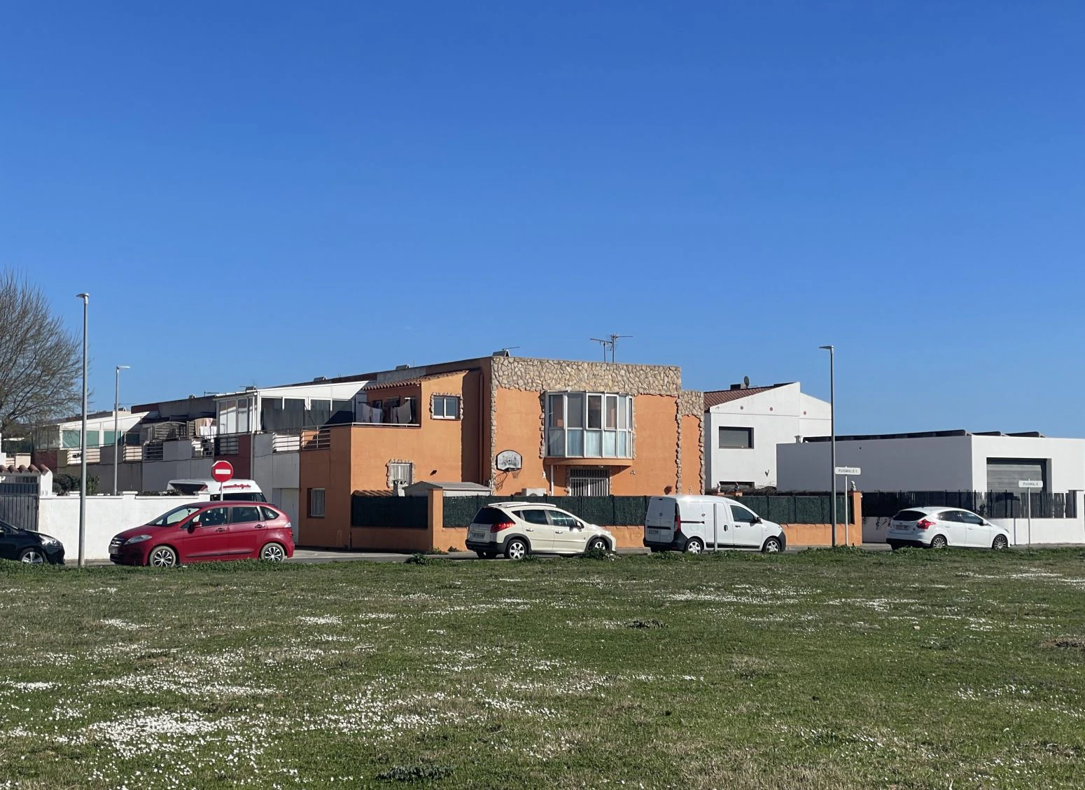 Casa adosada de 2 plantas en Empuriabrava, para reformar
