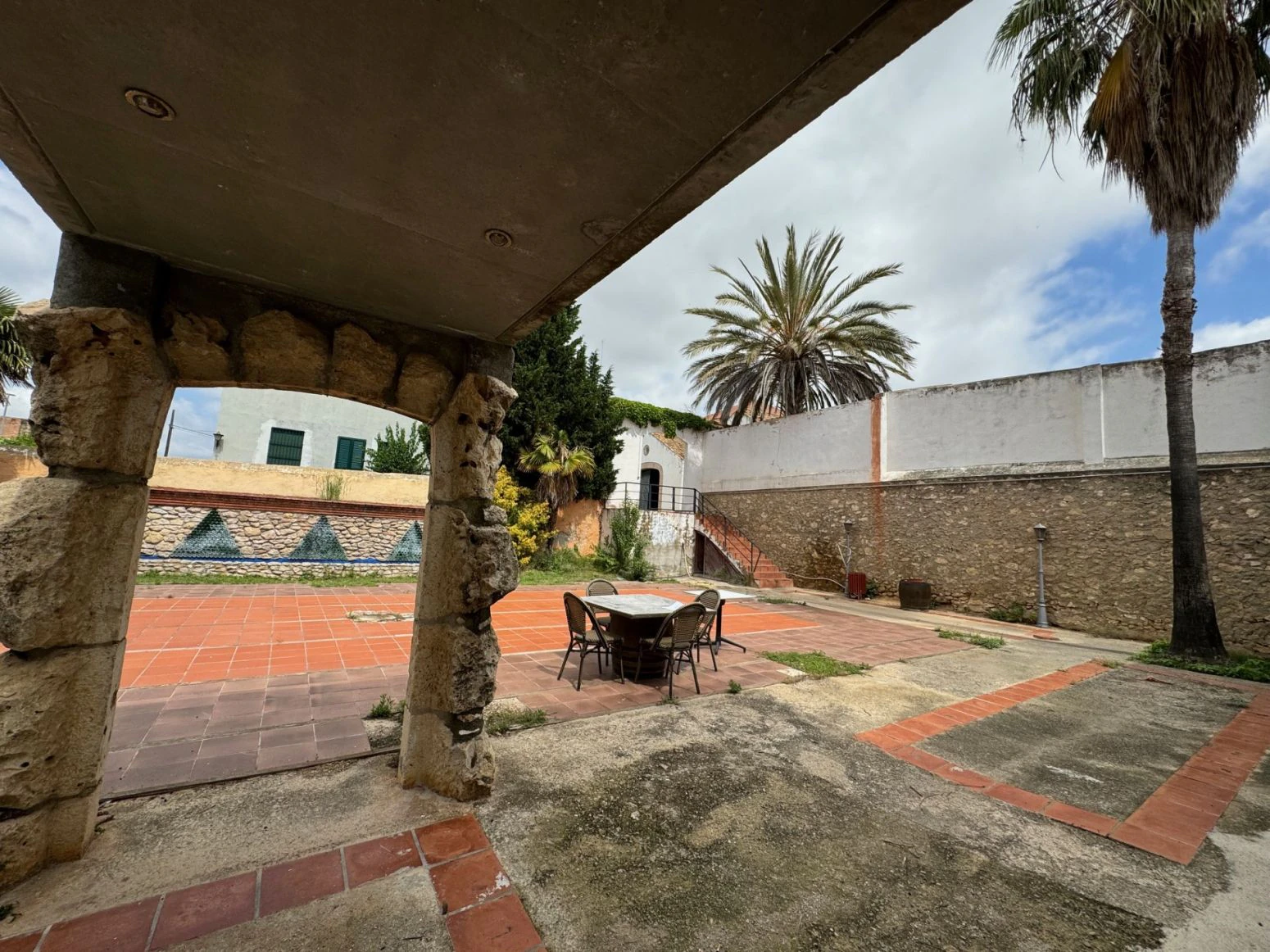 Inversionistas, Tarragona. Restaurant, vivienda, Bodega de