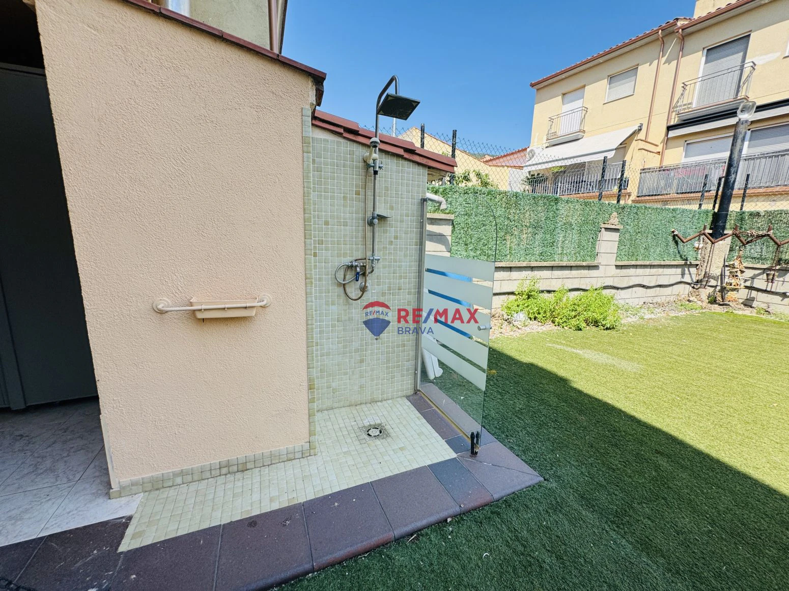 Casa pareada en venta en Amer ( Girona) ? Amplia, con jardí