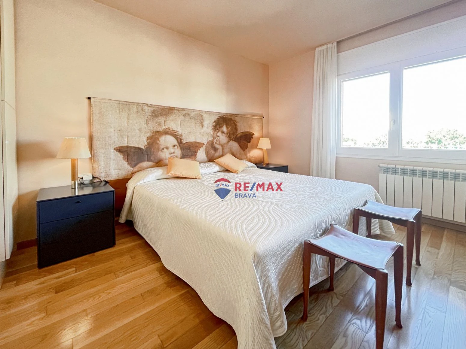Villa de 4 habitaciones, ubicada en urbanización tranquila