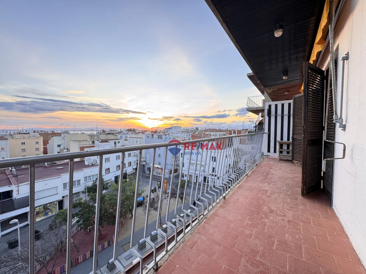 Apartamento con vistas a solo 200 metros de la playa, en el
