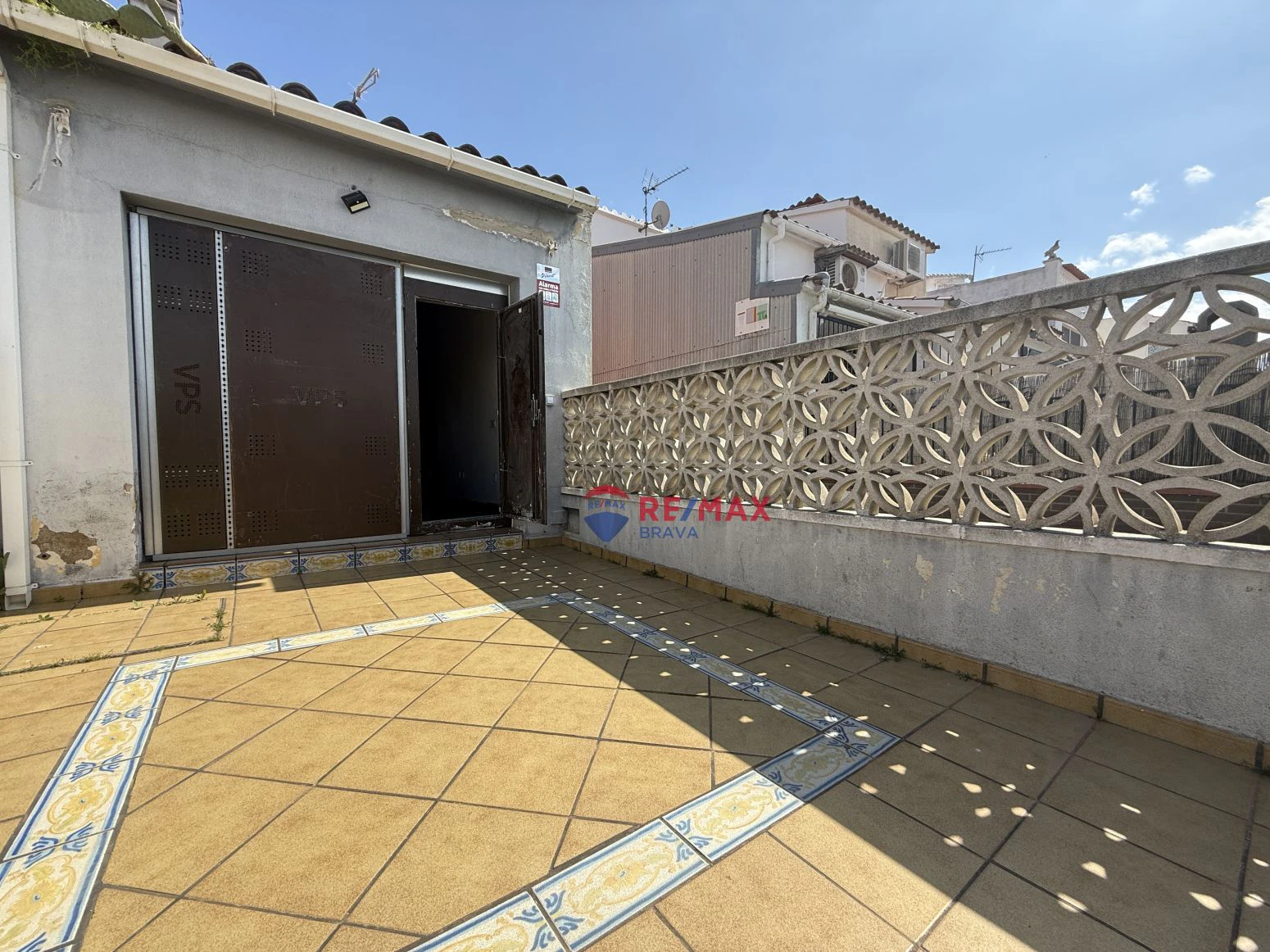 Casa adosada de 2 plantas en Empuriabrava, para reformar